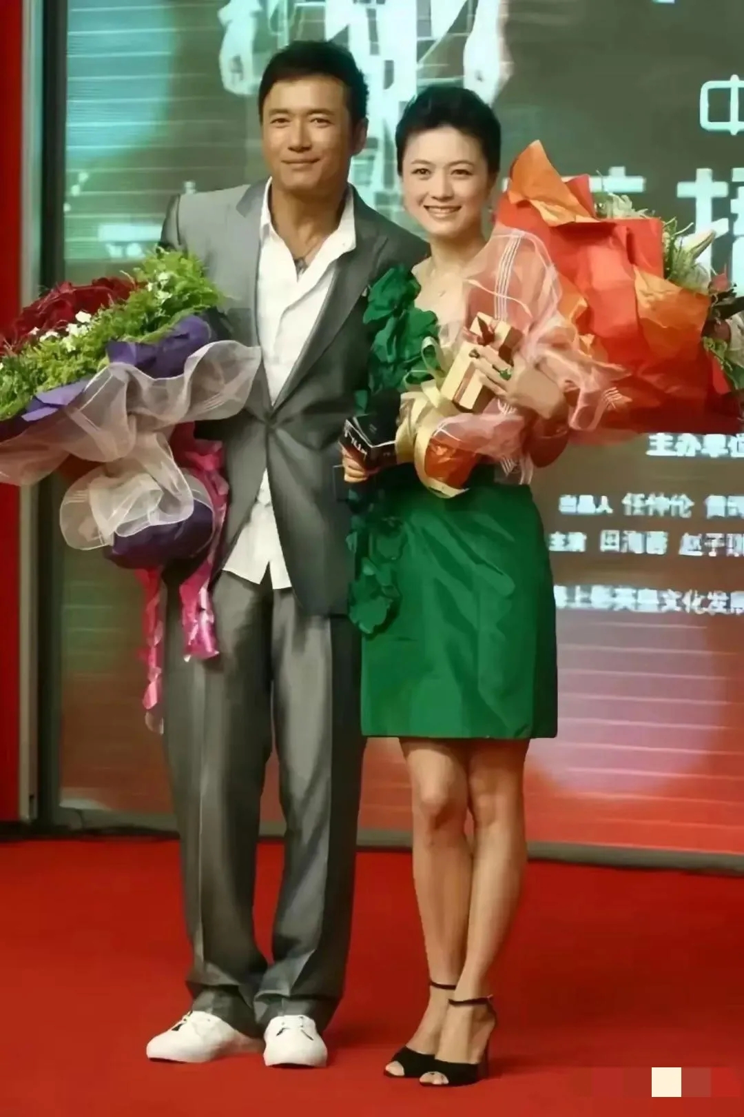 哇哦，田海蓉竟然与魅力男神同框啦！

画面中的田海蓉胖瘦合度，华容婀娜，笑靥如花