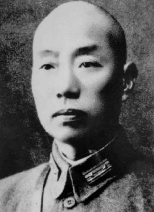 七七事变爆发后，川军将领纷纷请战，第145师师长饶国华专门回到家乡，给老母亲提前