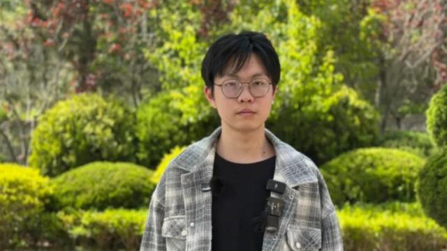 央视力挺，救人小伙特殊身份曝光，获得补考机会，试卷被质疑更难
