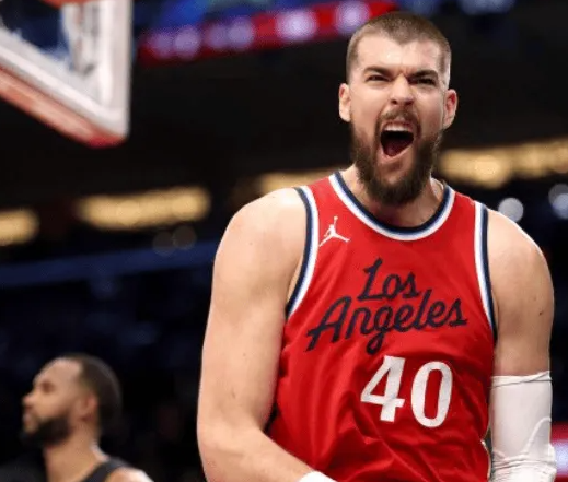 据美记爆料，绿军近期与祖巴茨、加福德、罗威、夏普联系在一起。
“伊维察-祖巴茨、