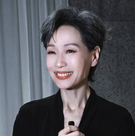 不得不感慨
有时候，人与人之间真的不一样

同样是新白两位主演，叶童和赵雅芝却差