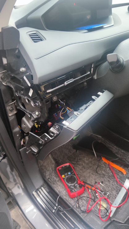 长安CS55二代尊贵型加装蓝牙钥匙
蓝牙钥匙智慧云控版加装完毕挺好用的，不用开A