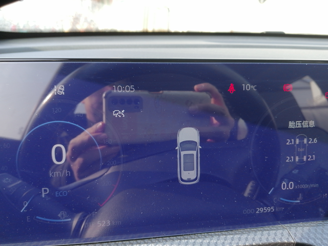 长安二代CS75P用车跟踪报告
车子很大气，个人觉得不比合资车差。现在已经行驶了