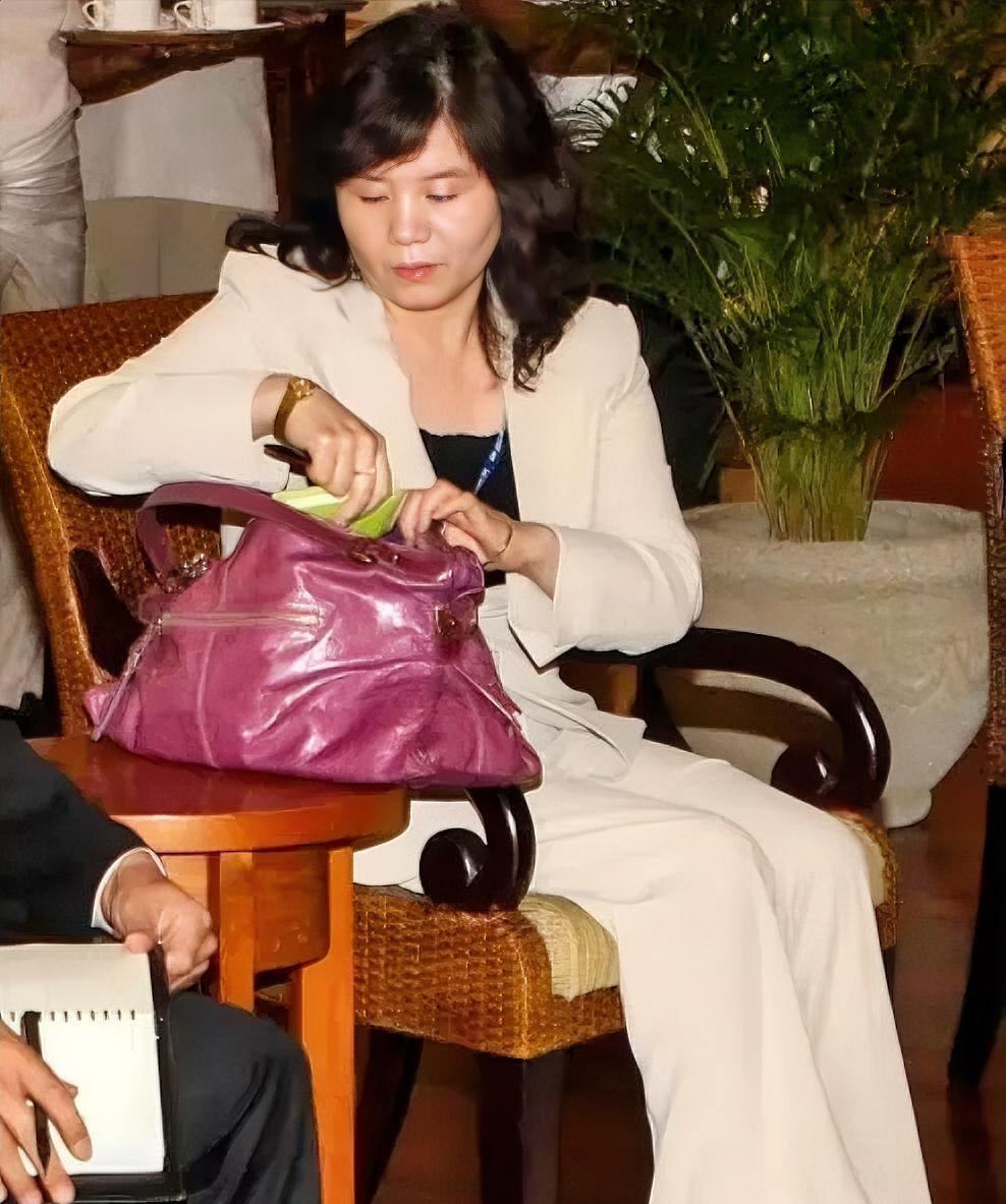 朝鲜首位女外相一一崔善姬女士。