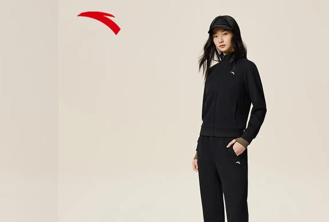 国内运动服饰品牌市值排名：
第一名：安踏，市值2237.35亿元；
第二名：李宁