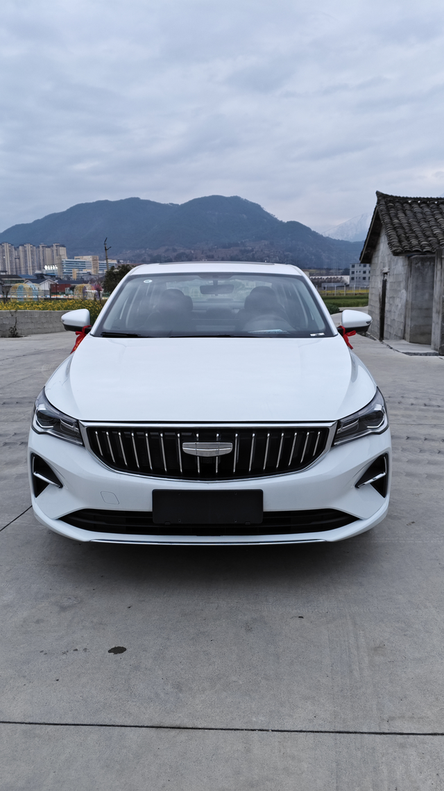 吉利帝豪2025款尊贵型
买了四个月了，油耗一直降不下来，百公里油耗7.2，是哪