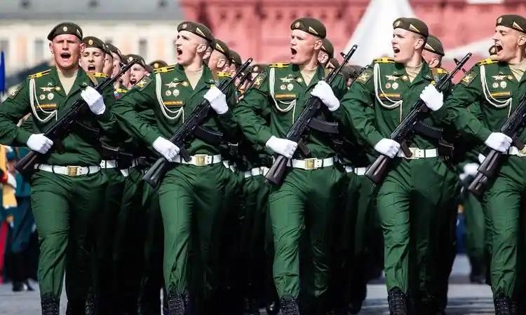 俄罗斯军事实力还能撑多久





战斗民族还能打多久？这问题比冬天西伯利亚的寒
