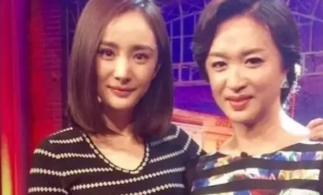 2013年，邓超第一次当导演，邀请金星客串。金星一听说女主角是杨幂，很不乐意地说