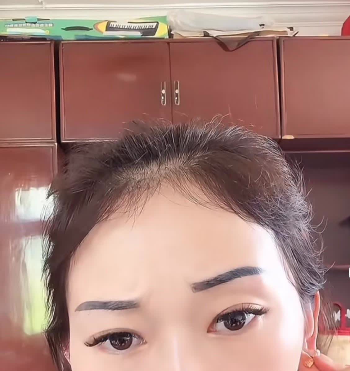 近日，浙江温州富二代厉怀远的媳妇丽丽开直播，直播间人气还不错，丽丽状态看起来很好