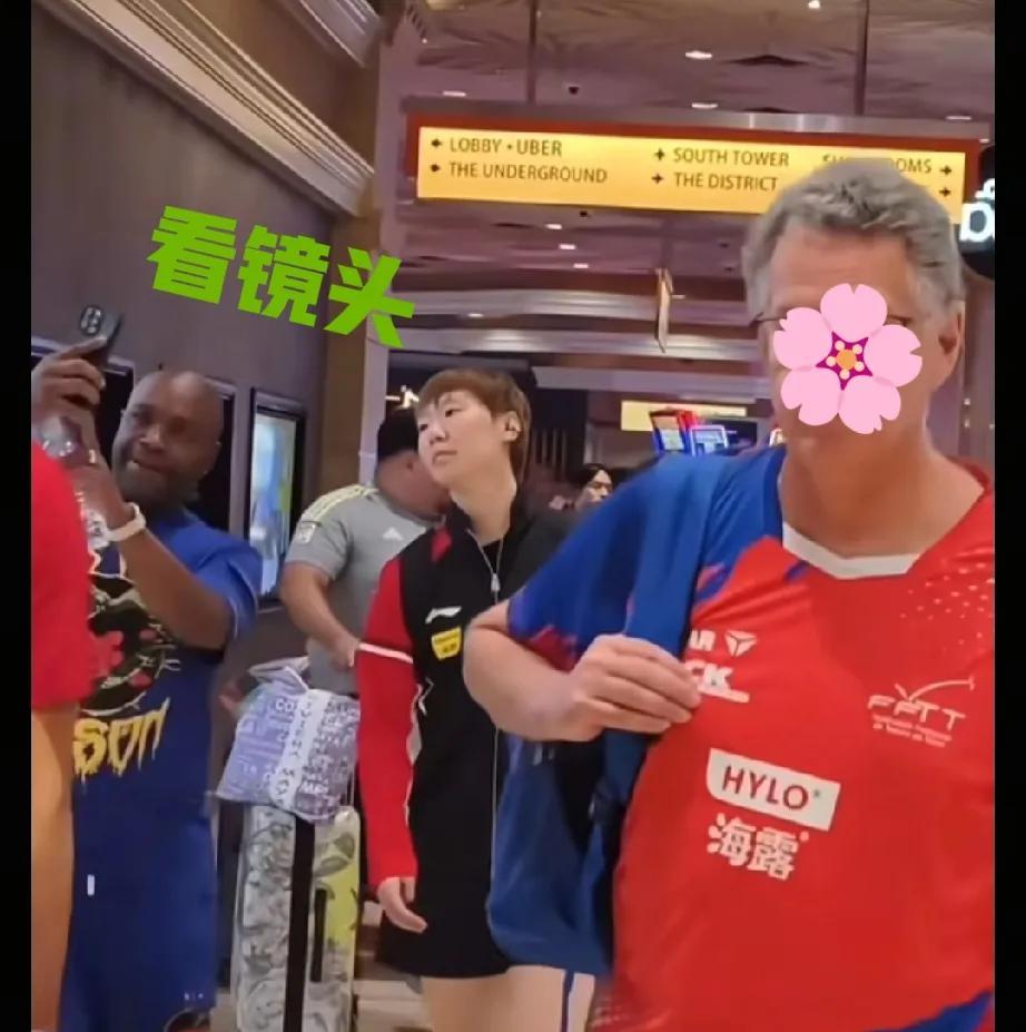 王曼昱的粉丝竟然有黑人老外！
美国大满贯正赛倒计时，鳗鱼这几天也是投入到紧张的训