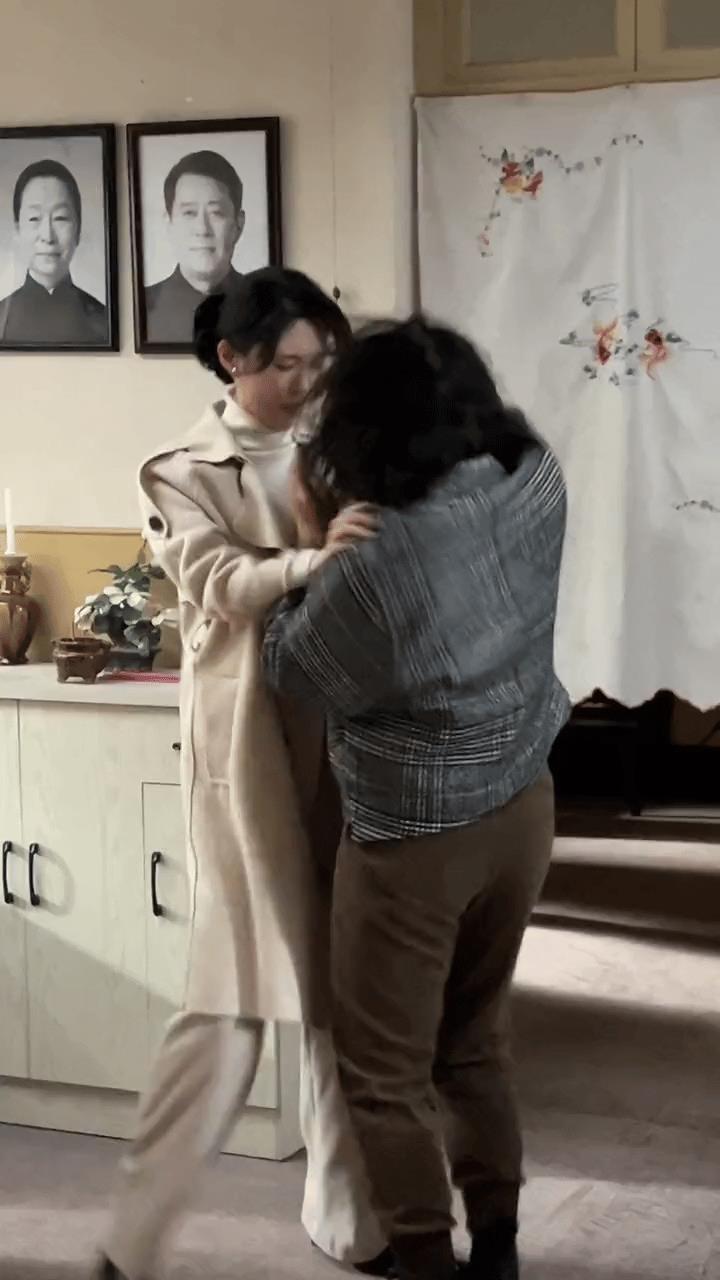 我终于知道为什么老六要让辣目洋子来演了，她演更气人[泣不成声]真想冲进屏幕里帮老