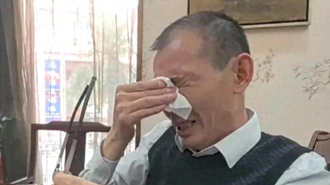 谢浩楠找到了初中时他曾怀疑与养父母不像，去年有人神预言成真