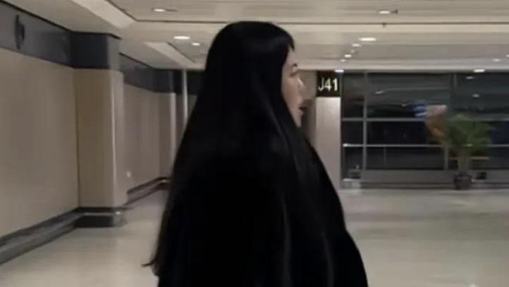 李湘现身哈尔滨，零下30度穿纱裙高跟鞋