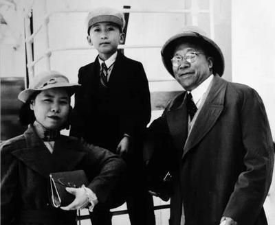 1947年，特务们将杨虎城的夫人谢葆真牢牢捆住，又用针头扎进她的大腿，谢葆真顿时