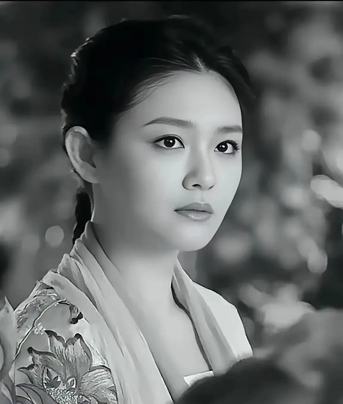其实大S的离开
未必不是一种解脱
娘家没一个人心疼她
找的卤蛋也是图她的米
前夫