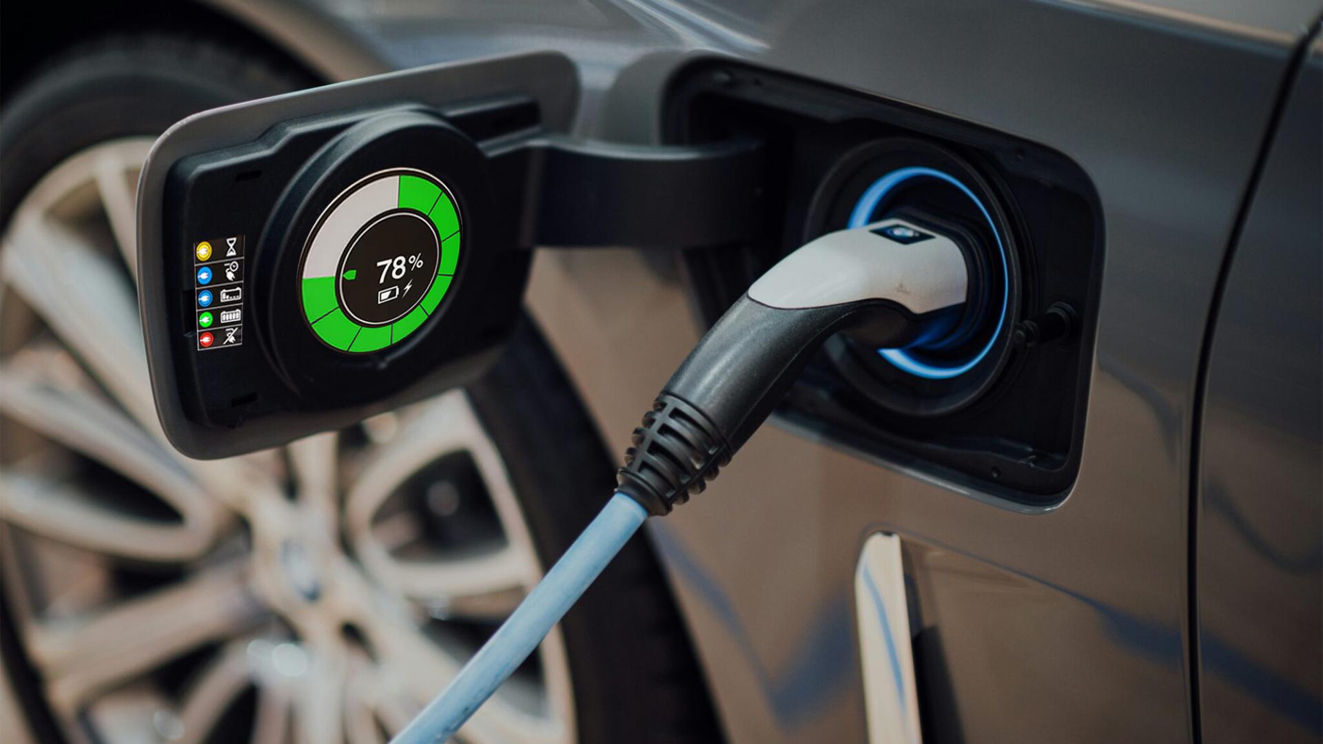 一箱油跑500公里能接受，电车续航500公里却嫌少：是偏见吗？