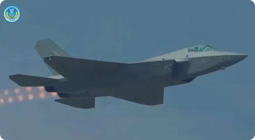 左边是中国空军歼-35A的侧视图
右边是美国空军F-35A的侧视图
一个是性感迷