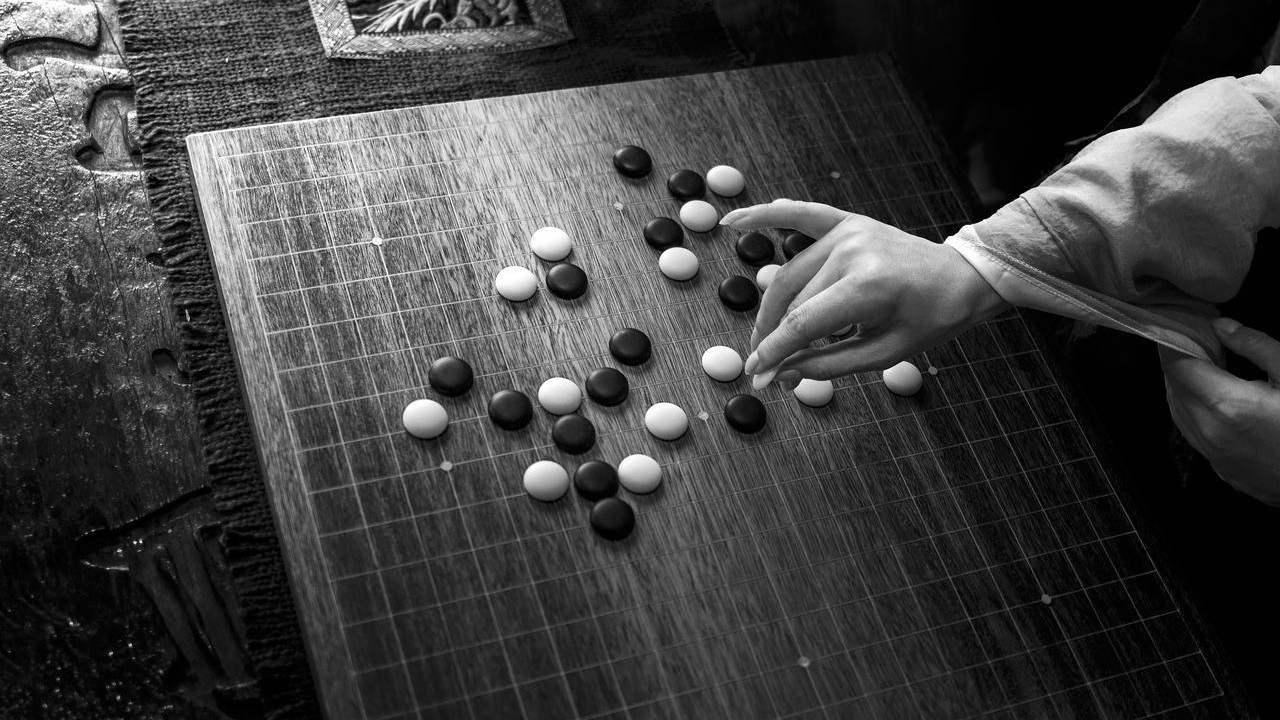 揭秘围棋赛场：黑白之间的智慧较量