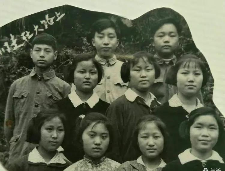 【老照片】六十年代，重庆在四川巴中县的知青老照片。那时候的姑娘圆脸的多。巴中县距