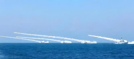 解放军又无预警重兵集结台海军演

不宣而演，不宣而演，...，高招！这种无预告、