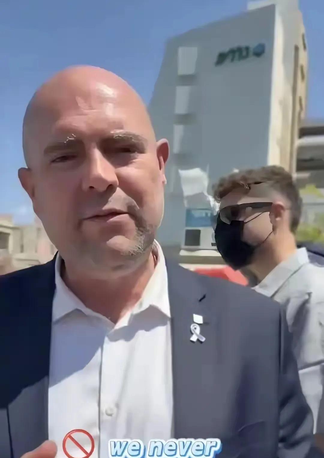以色列国会发言人阿米尔·奥哈纳愤怒地谴责伊朗空袭特拉维夫医院:“我们和那个残暴的