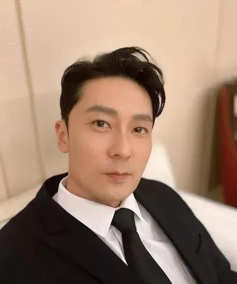 姚亦澧能有现在这么多资源和采访，不需要恶语相向。
你看他谈吐的思路和对自己的规划