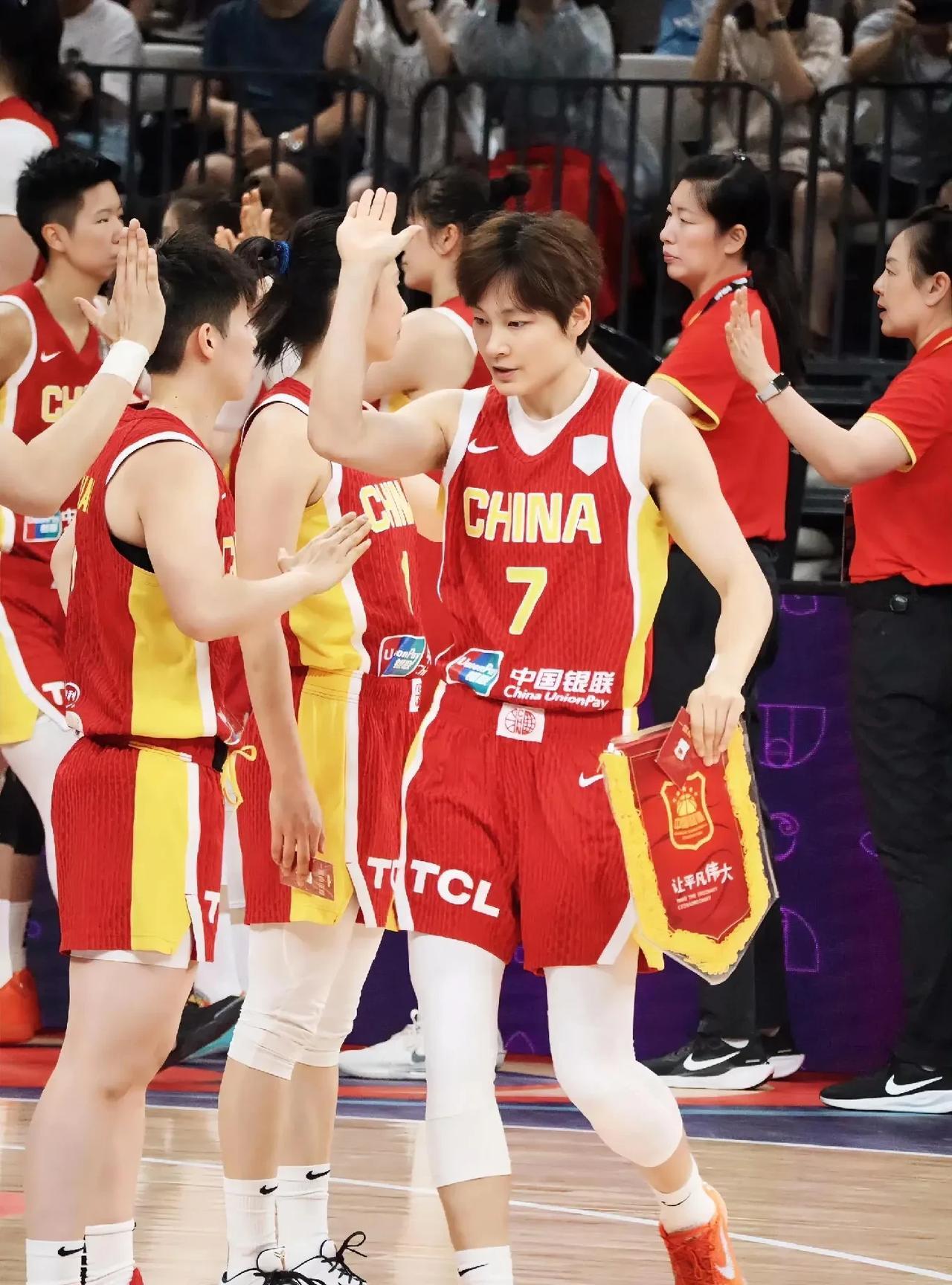 我有一个预感，
这应该是杨力维最后一届亚洲杯，
过去两年她一直受到
伤病困扰！