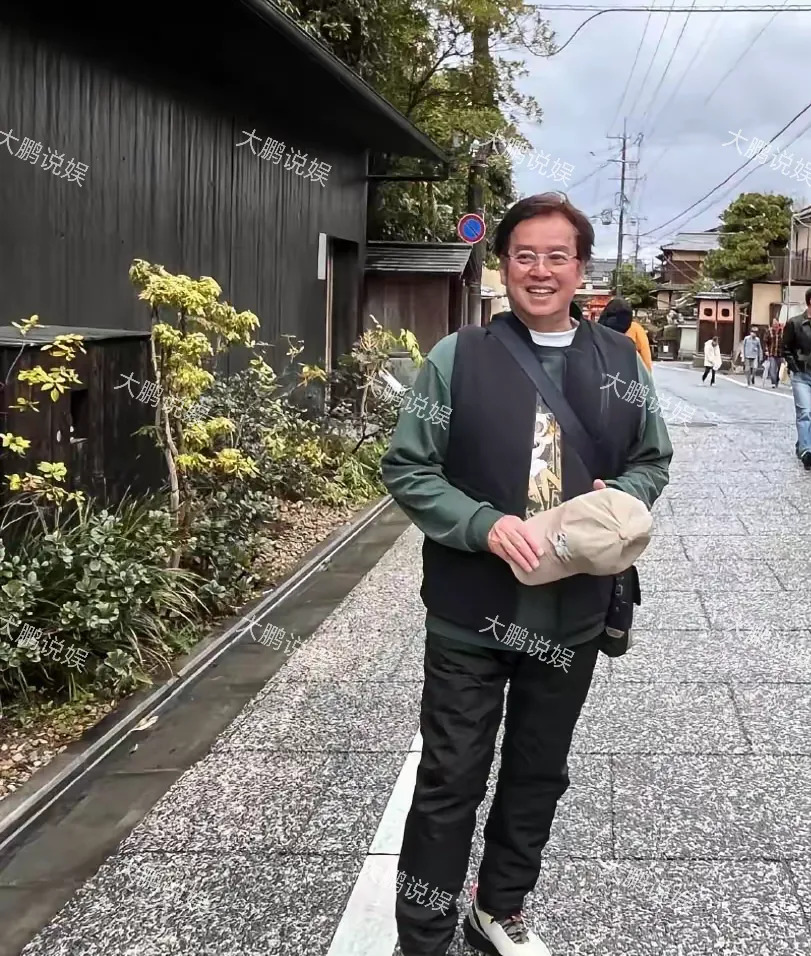 谭咏麟京都街头状态似小伙











不敢相信！在京都街头居然偶遇了谭