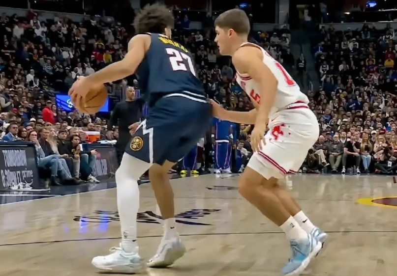 火箭跟掘金还不是一个层面的球队，主力球员优缺点过于明显。

火箭今天依然不敌掘金