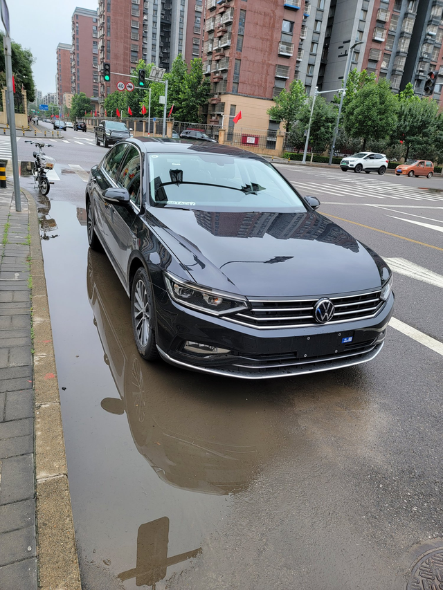 迈腾的变速箱
变速箱还是那个样子，顿挫，异响，最近新车出现，抬刹车卡顿一下，大约