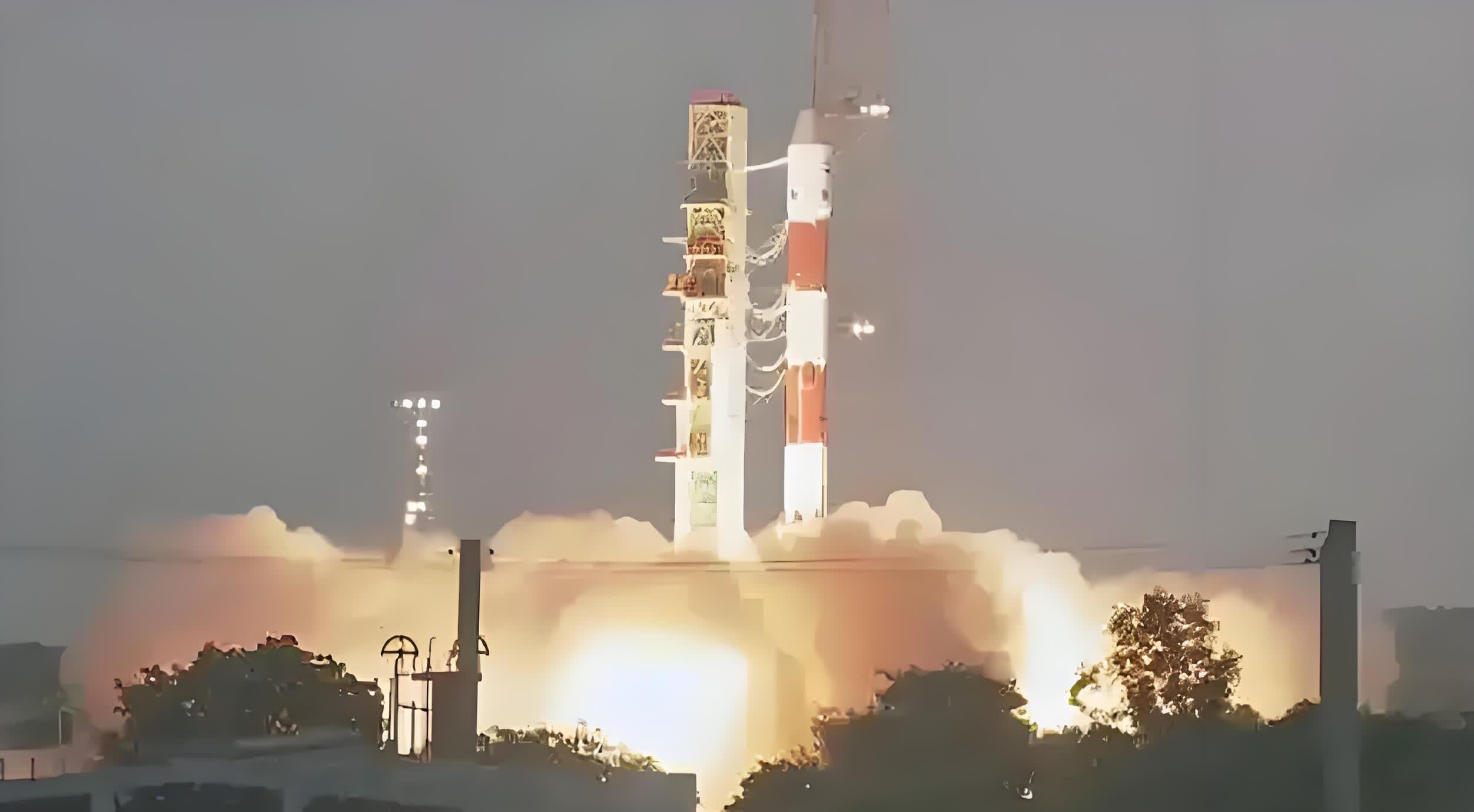 印度卫星发射失败：掌声刚停就下坠

当地时间18日，印度空间研究组织使用极地
