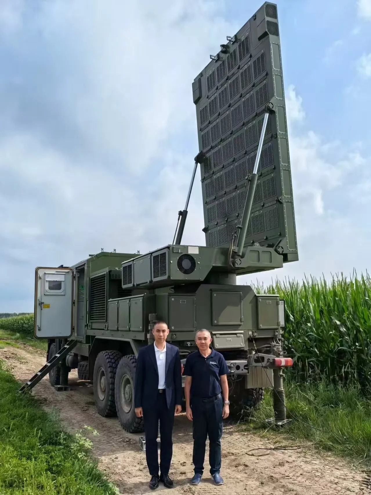 泰国购买了中国的反炮兵雷达，并迅速将其运回国内，正好派上用场。
7月26日下午，