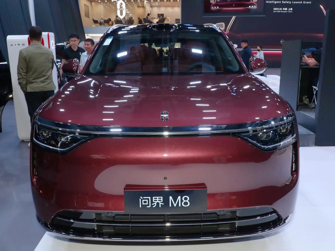 问界M8纯电版:不同版本该怎么选??

问界M8纯电版这车热度不低，预售势头挺猛