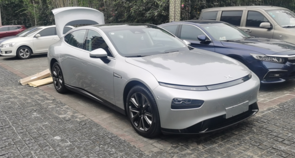 心念的p7终于到啦！

试驾选车：

1.汉：外观过得去，内饰比较豪华，但是有点