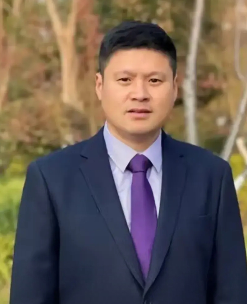宋副院长的事到底是多大的事呢？
看看圈子里面的人咋说：
甲：鸡毛大的事情
乙：屁