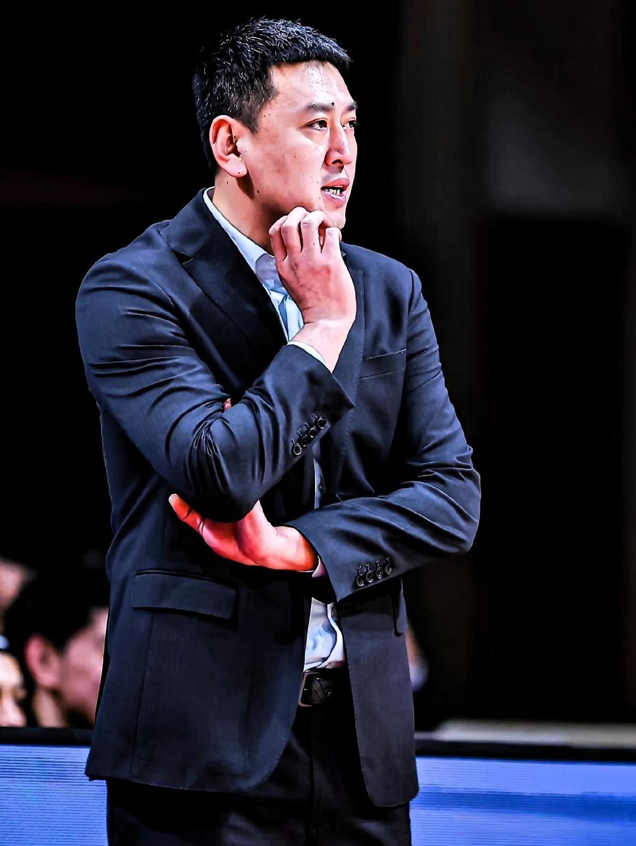 CBA联盟的辽宁籍主帅已达9人！
随着王世龙跻身同曦队主教练。
一，王世龙【同曦