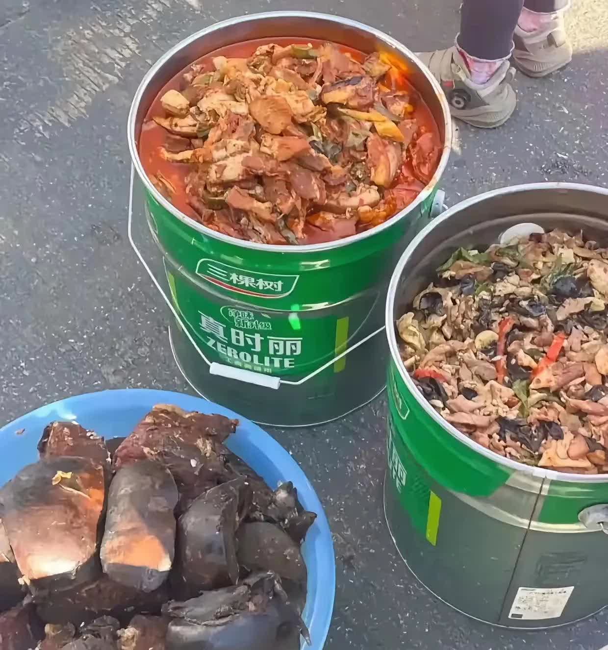 油漆桶真的可以装水和食物吗？经常在网上看到工地的老板给农民工朋友用这种油漆桶装食