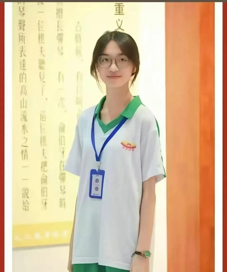 太惨了！疑似找到女孩尸体，警方在河道内发现发现一具女尸，从其穿着、体型等特征上，