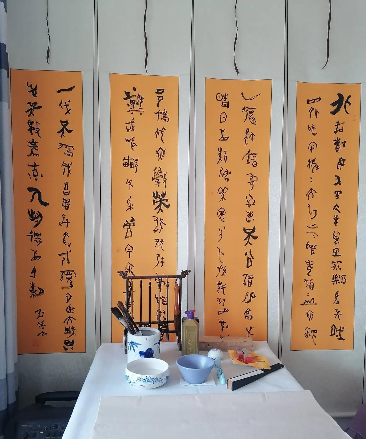 不就是写字吗！
不就是画画吗！
写的好点，
画的好点，
没啥了不起！
写的孬点，