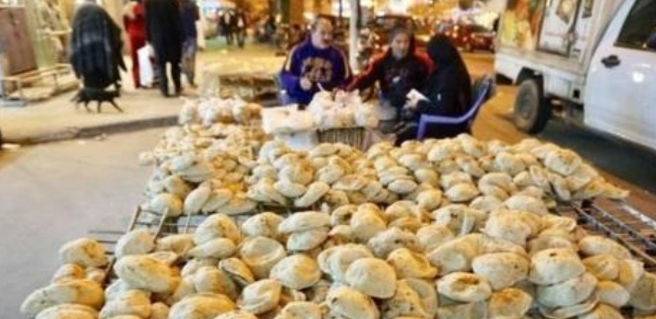 一毛钱大饼 埃及人的命根子











埃及大饼不要钱？政府竟敢如此任