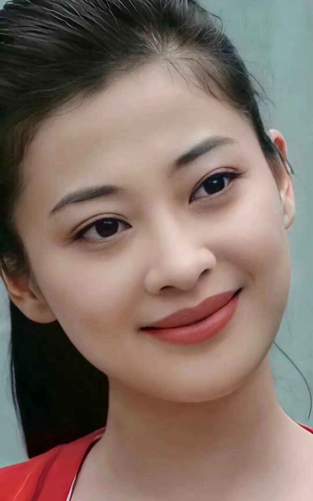 梅婷，166cm，一笑很倾城，特别是这双眼睛