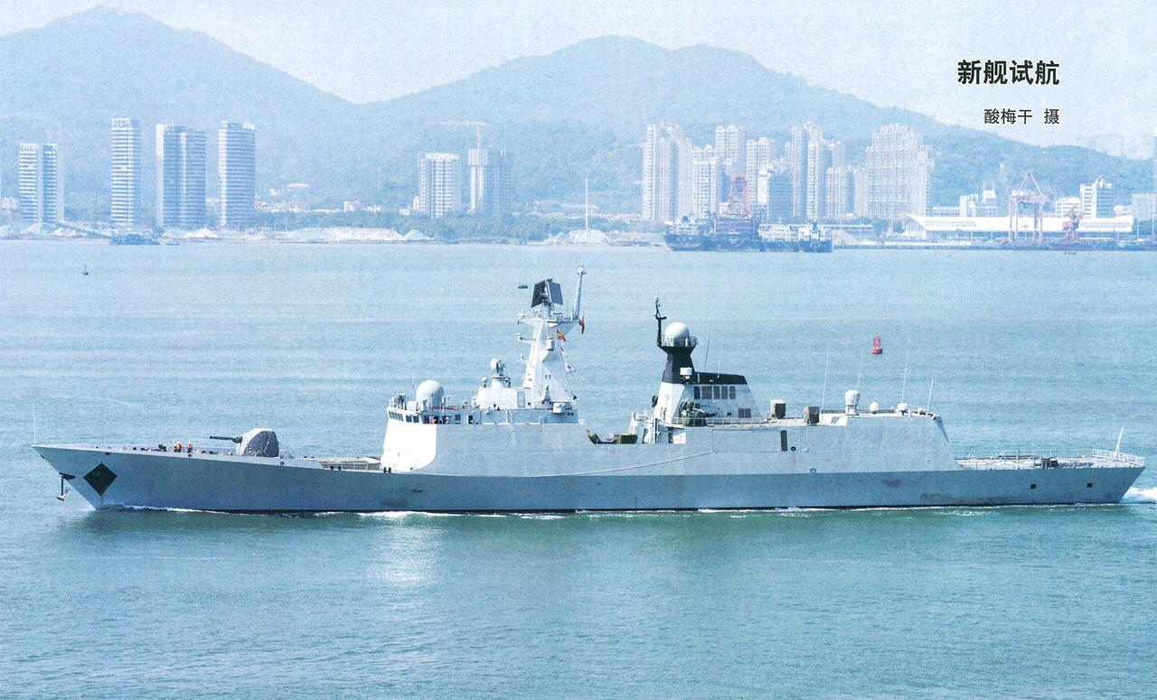新批次054A新青年，已经开始试航了
从现场图片来看，与老款相比，
前甲板变化最