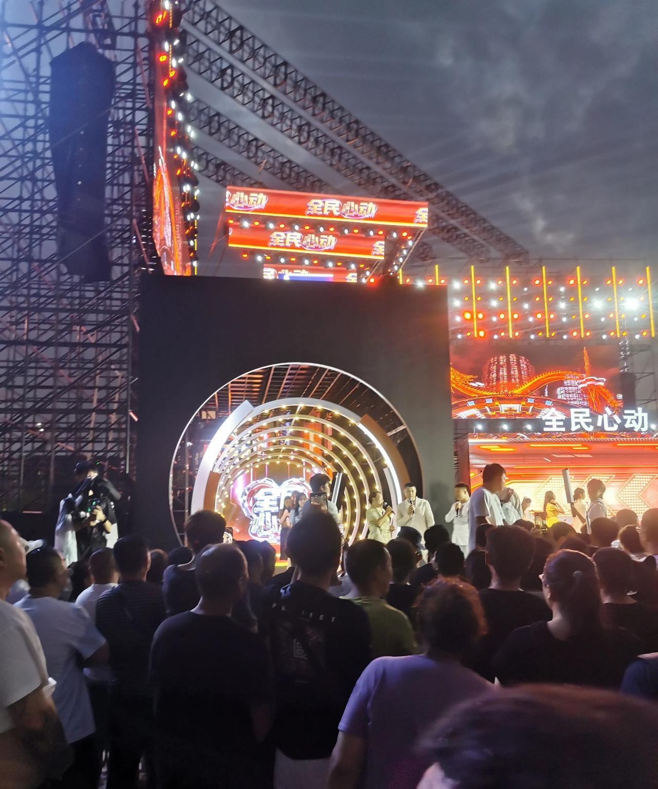 有没有想找另一半的，快到大连东港来！
7月22日晚上7:00，大连音乐喷泉广场，