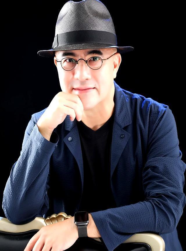 孔祥东抑郁八年复出：母亲藏药拌饭，他用琴键把自己拉回人间
国际钢琴巨星孔祥东，曾