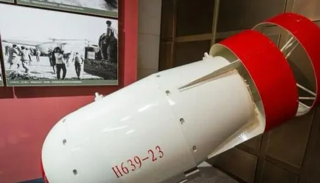 日本想偷偷造核武器？
省省吧。
这就好比在一个透明玻璃房里组装高达，楼上楼下