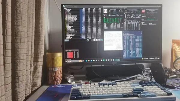 老破小电脑桌500秒变电竞房，新年桌面整容行动！