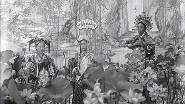 慈禧扮 “观音”、李莲英当 “韦陀”：这组百年老照片藏着隐秘趣味