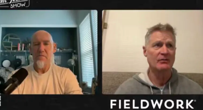 NBA常规赛，勇士将对阵雷霆。
勇士主帅史蒂夫-科尔在近日的一档节目中谈到了勇士