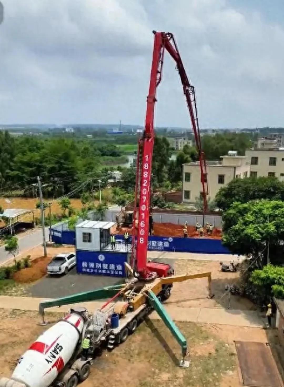 全红婵家建房这事儿，本是件喜事，没想到却碰上了大麻烦。
房子建到一半，竟然停工了