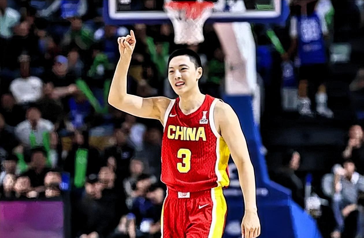胡明轩是来搞笑的吧！
中国男篮77-49大胜委内瑞拉男篮，胡明轩出战23分钟仅得